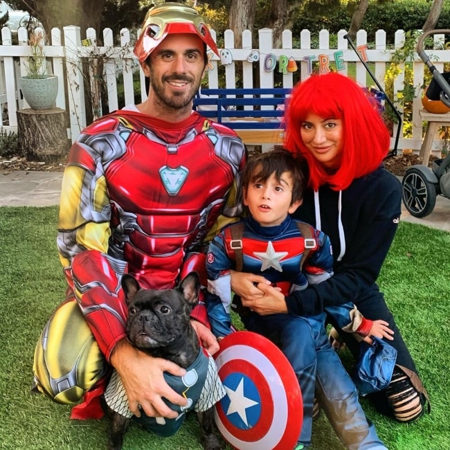 Noureen DeWulf as seen in a picture taken on the day of Halloween with her husband Ryan Miller, son Bodhi Ryan, and their dog in November 2019