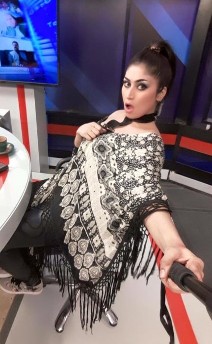 Qandeel Baloch taking a selfie