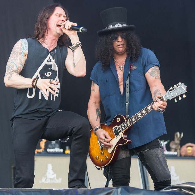 Slash (Right) as seen while performing along with Myles Kennedy at Rock im Park 2015