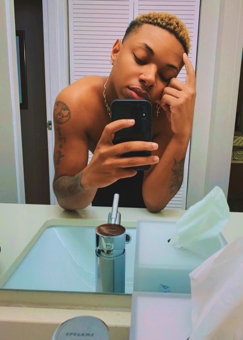 Tré Melvin as seen while taking a shirtless mirror selfie in December 2019