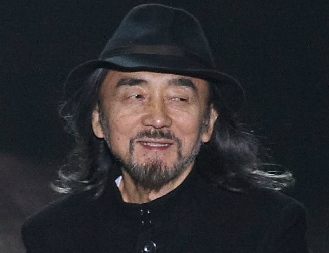 Yohji Yamamoto at the conclusion of his Fall-Winter 2010 show