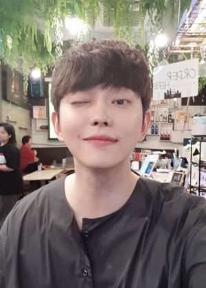 Yoon Kyun-sang Height, Weight, Age, Girlfriend, Family, Facts, Biography