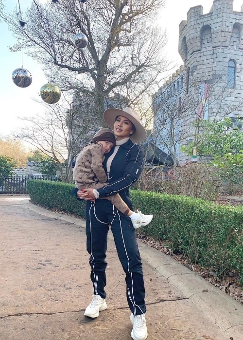 Yris Palmer posing for a picture along with her daughter at Legoland Windsor London in December 2019