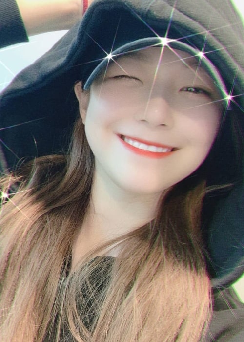 Baek Ji-heon as seen in a selfie that was uploaded to her fan account in March 2020