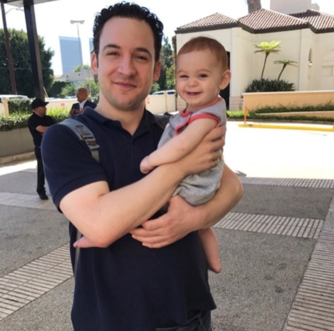 Ben Savage sparing a moment for a photo while on his most important lunch date with his niece in September 2017