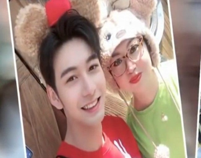 Chen XingXu with Mum as shown in a TV show in August 2019