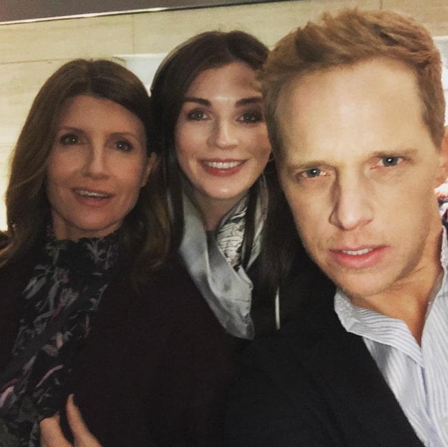 Chris Geere as seen while clicking a selfie along with Aisling Bea (Center) and Sharon Horgan in February 2019