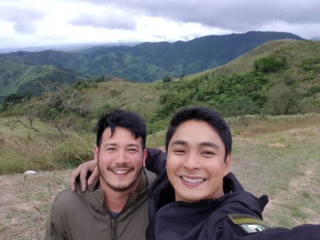 Coco Martin taking a selfie in January 2019