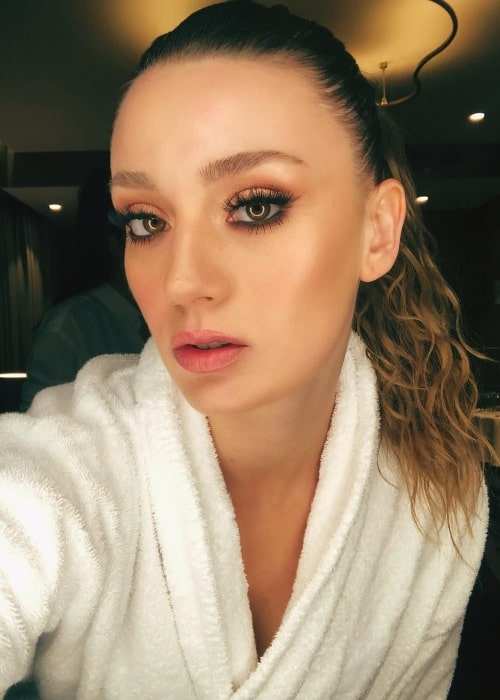 Gizem Karaca as seen while taking a glammed-up selfie in February 2020