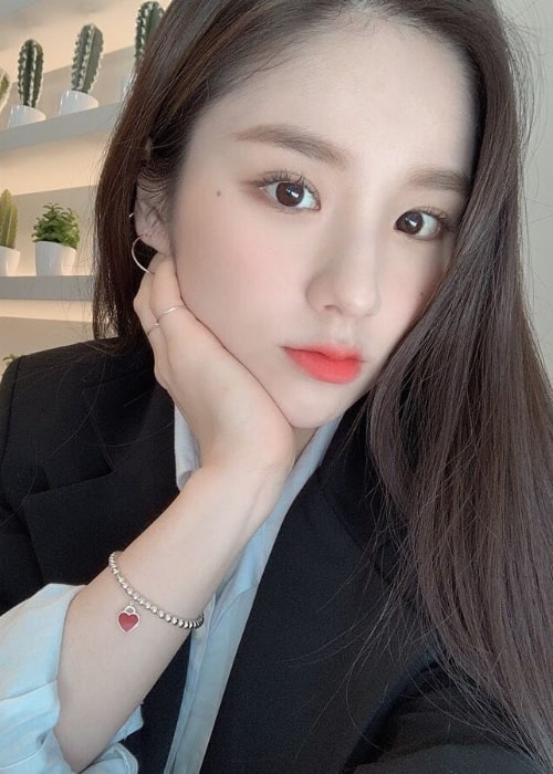 Jeon Hee-jin as seen while taking a selfie in December 2019