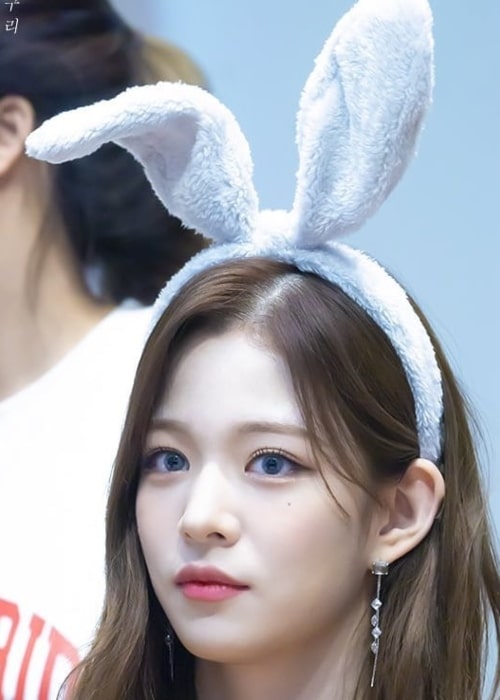 Lee Chae-young (Fromis_9) Height, Weight, Age, Boyfriend, Biography