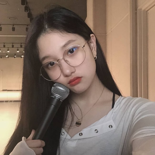 Lee Seo-yeon of Fromis_9 as seen in a selfie taken in February 2020