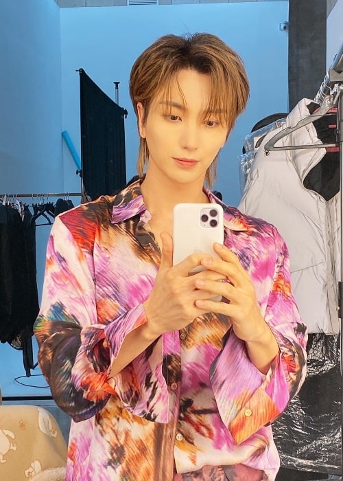 Leeteuk as seen while taking a mirror selfie in February 2020