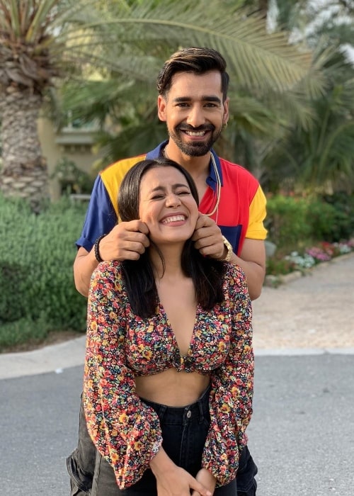 Maninder Buttar and Neha Kakkar posing for a picture in January 2019