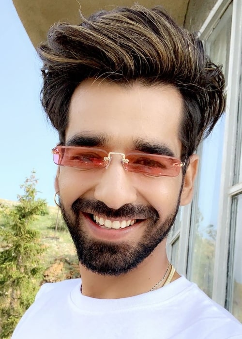 Maninder Buttar as seen while smiling in a selfie