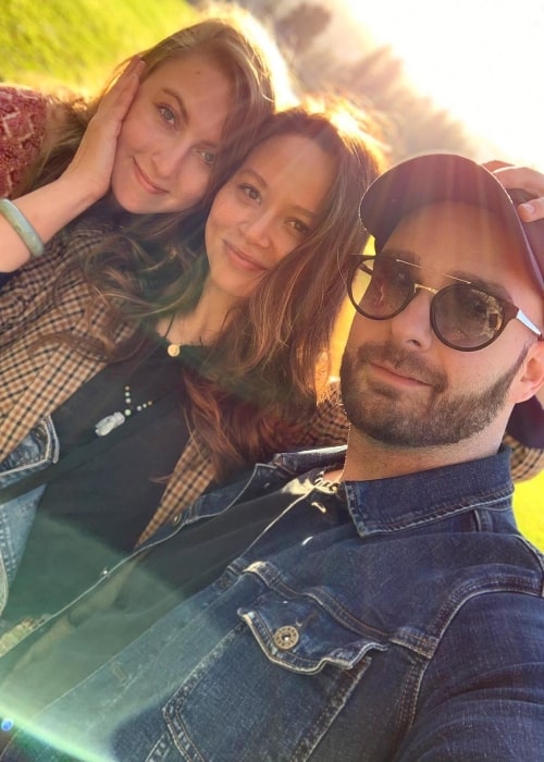 Melissa O'Neil (Center) as seen while posing in a selfie alongside Mackenzie Lawrence and Daniel B in February 2020