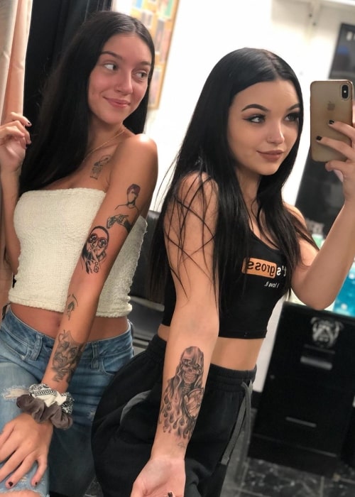 Miranda Mason as seen while clicking a mirror selfie along with Evelyn Weichel in August 2019