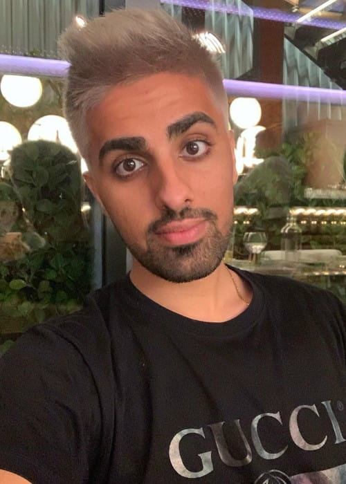 Mo Vlogs in an Instagram selfie as seen in July 2019