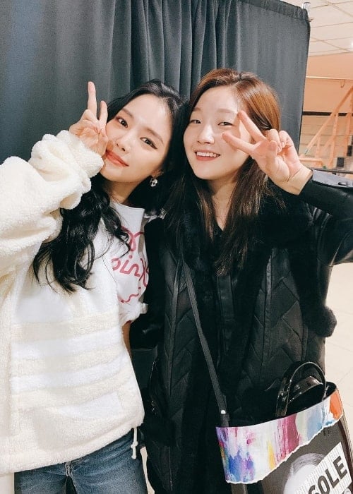 Park So-dam (Right) as seen while posing for a picture along with singer and actress, Son Na-eun, in February 2020