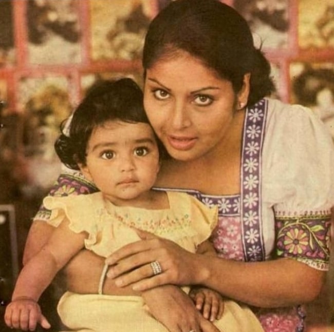 Rakhee Gulzar with her daughter in the past