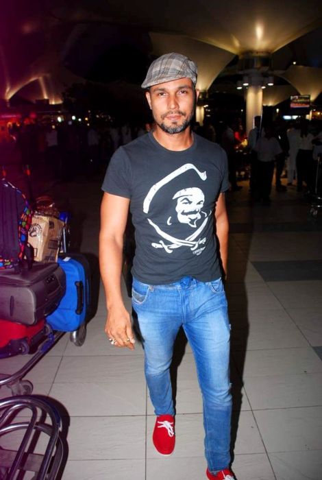 Randeep Hooda seen while returning from the IIFA Awards in 2012