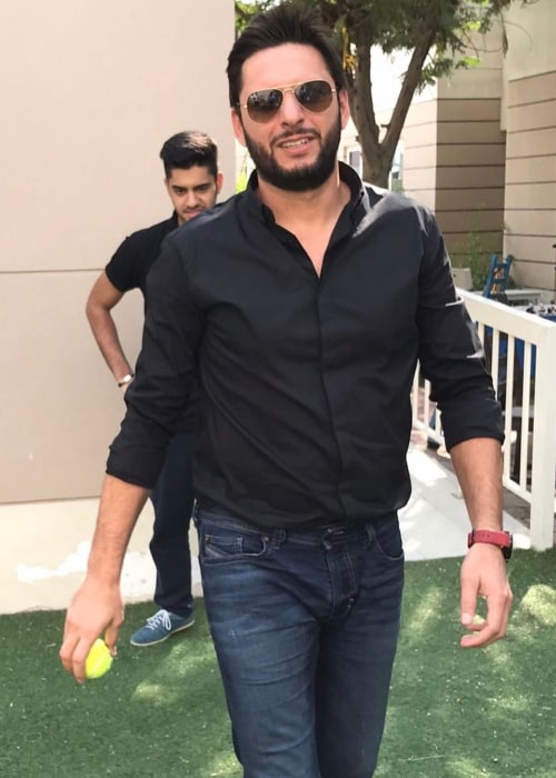 Shahid Afridi Height Weight Age Body Statistics Healthy