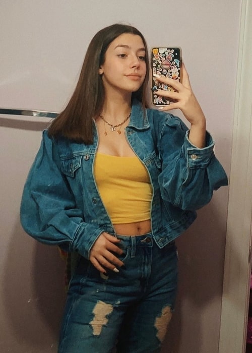 Sissy Sheridan as seen while taking a mirror selfie in January 2020