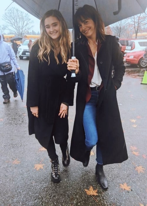 Stéphanie Szostak (Right) as seen while posing for a picture alongside Lizzy Greene in November 2019