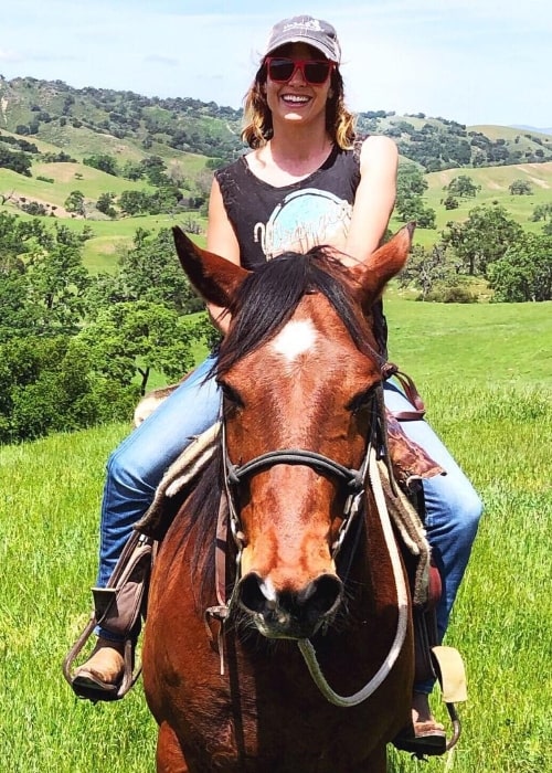 Stéphanie Szostak as seen while riding a horse in April 2019