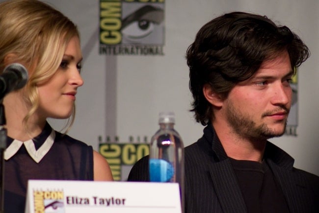 Thomas McDonell and Eliza Taylor on the 'The 100' panel at the 2013 Comic-Con