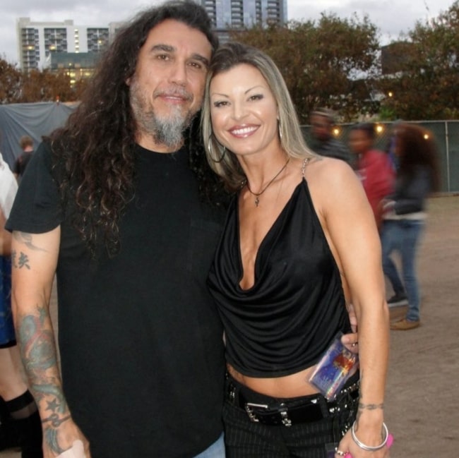    Tom Araya med attraktive, Kone Sandra Araya 