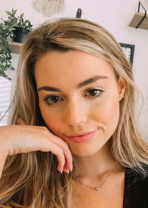 Ayzria in an Instagram selfie as seen in October 2019