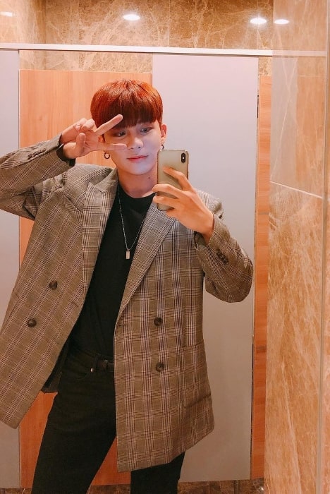 Choi Jong-ho as seen while taking a mirror selfie in February 2019