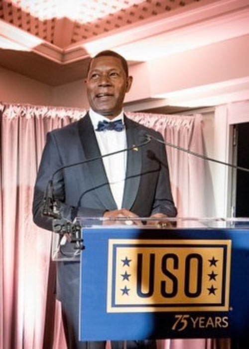 Dennis Haysbert egy 2019. augusztusi Instagram-bejegyzésben látható módon