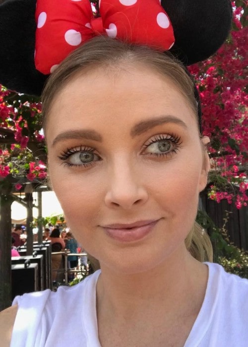 Elisabeth Harnois in an Instagram selfie as seen in June 2018