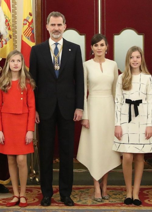 Infanta Sofía of Spain (far right) posing with her family in February 2020