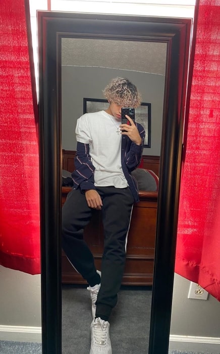 Ivan Del Aguila as seen while taking a mirror selfie in January 2020