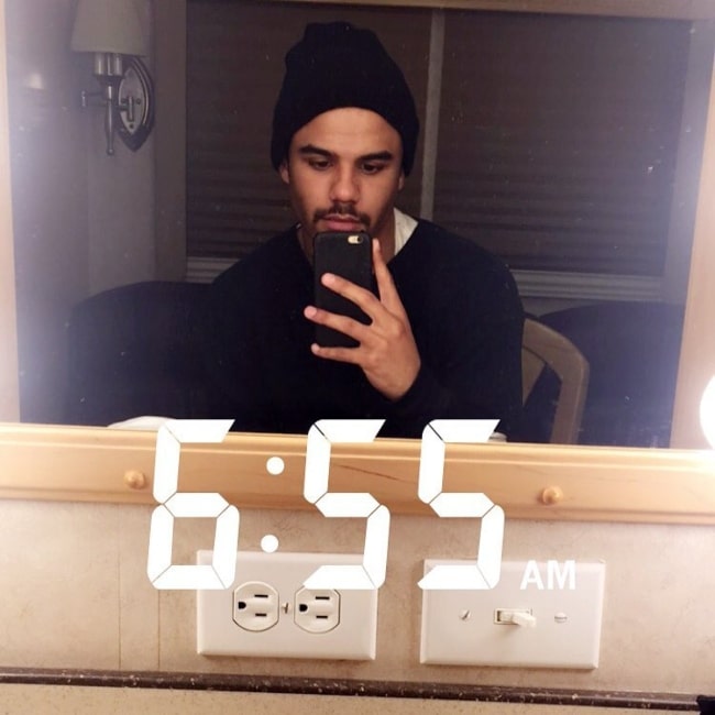 Jacob Artist sharing his candid selfie in December 2016