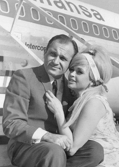 Jayne Mansfield and her lawyer-boyfriend Sam Brody posing for a photo before a trip to Frankfurt am Main, Germany in 1967