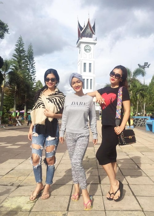Julia Perez posing for a picture along with Della Wulan Astreani (Left) and Nia Anggia (Right) at Jam Gadang in Bukittinggi, West Sumatra, Indonesia in November 2016
