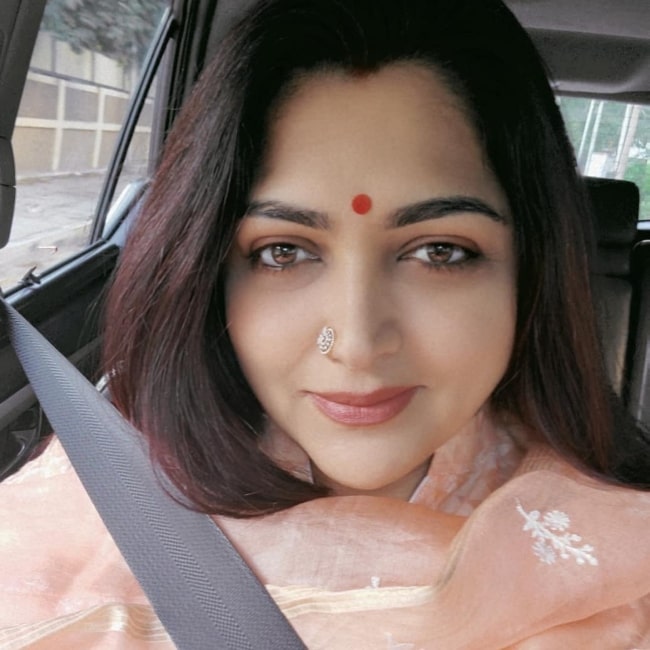 Khushbu Sundar in March 2020 reminding everyone to wear seat belts when sitting in the front and to be safe in the Coronavirus Pandemic