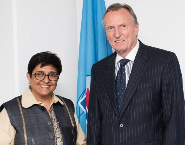 Kiran Bedi posing with Malcolm Johnson in Geneva in 2016