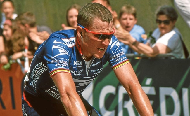 Lance Armstrong in a cycling race in 2002