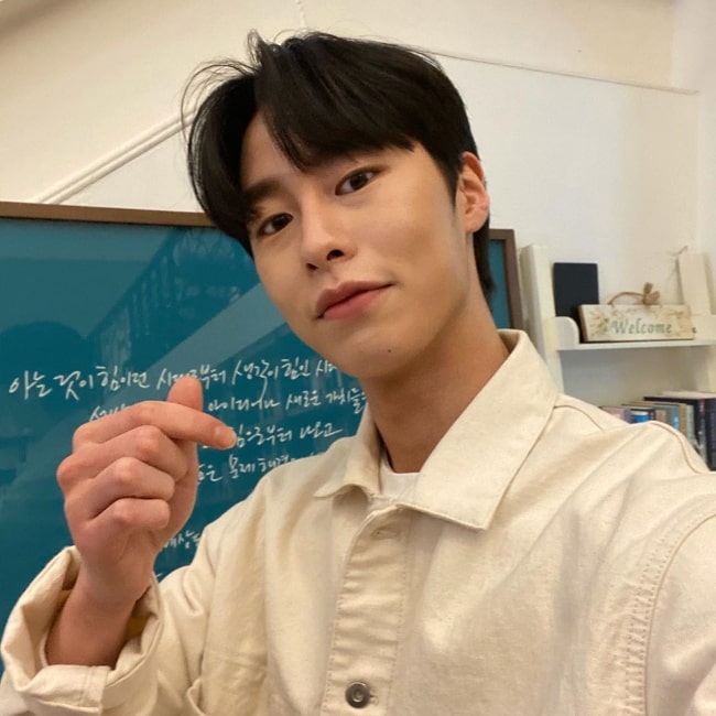 Lee Jae-wook posing for a selfie in February 2020