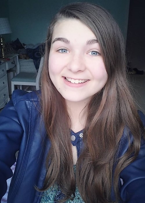 Nicole Luellen as seen while taking a selfie in March 2016