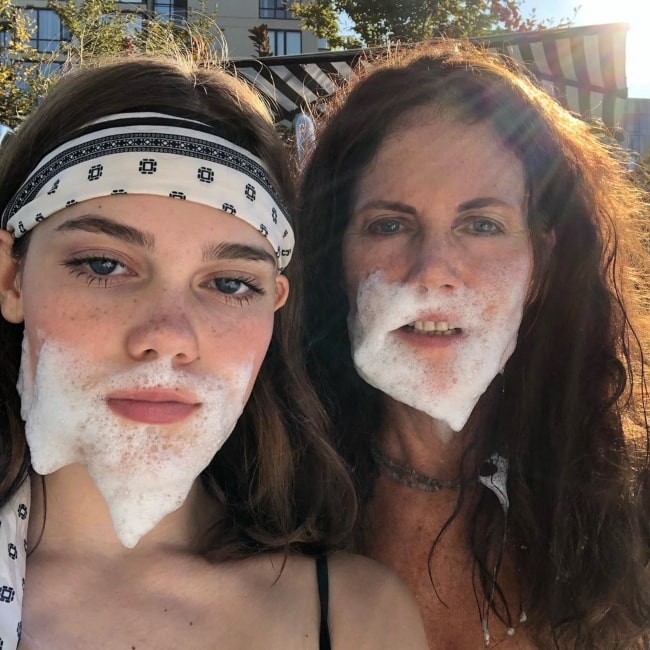 Oona Laurence as seen in a selfie taken with her mother in September 2019