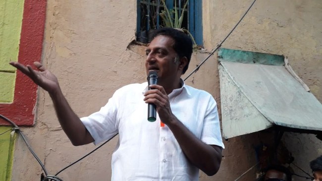 Prakash Raj in Bangalore during his rally in 2019.