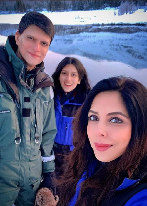 Raymon Kakar with her family on a vaccation in 2019