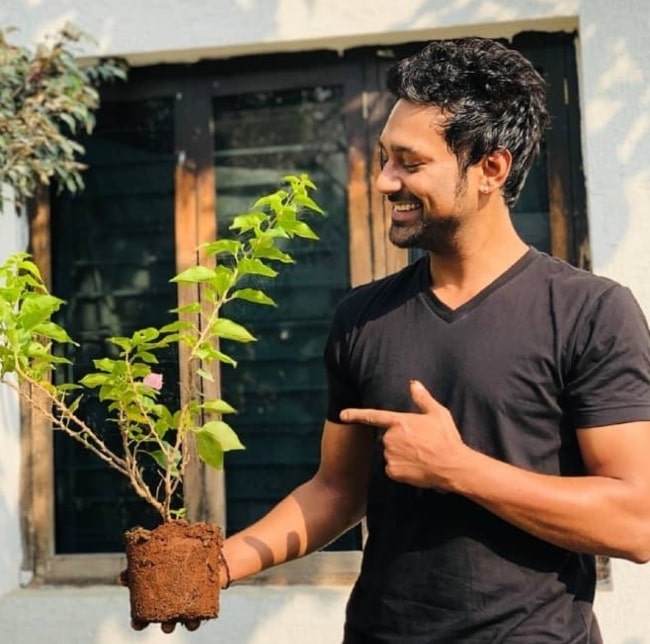 Varun Sandesh happily participating in the Go Green India challenge in November 2019