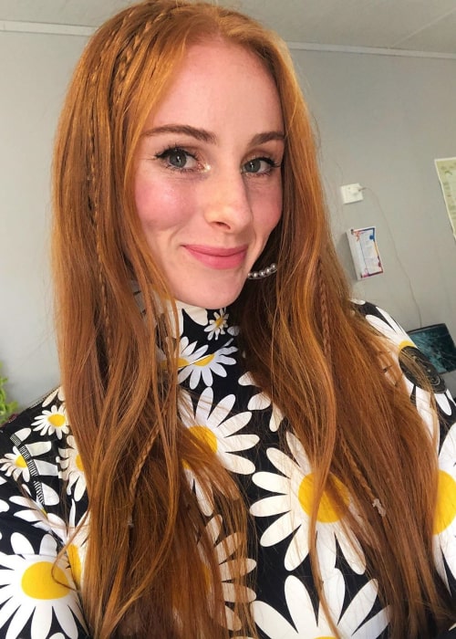 Vera Blue in an Instagram selfie from December 2019